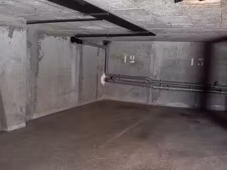 parking dans impasse dans garage fermé