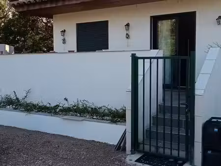 maison f3 à louer à porto vecchio pour 1 à 2 personnes : entrée / cuisine   salle d’eau - 