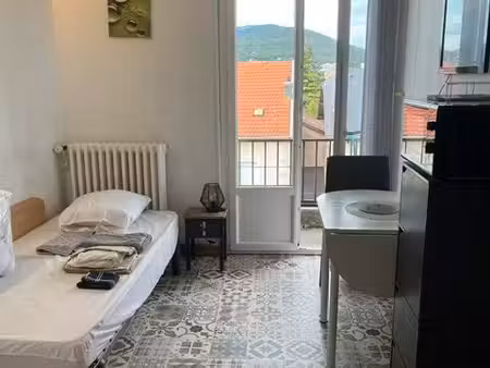 studio meublé avec balcon