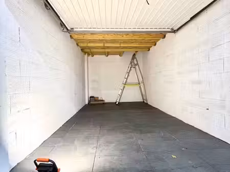 garage/local de 26m2 de stockage - marseille 12