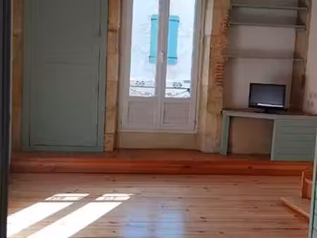 a louer charmante maison de rue de 64m2