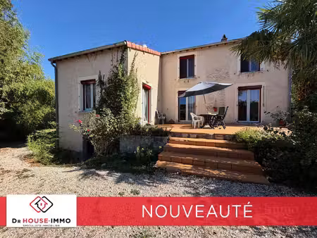 maison familiale avec grand terrain à proximité des commodités