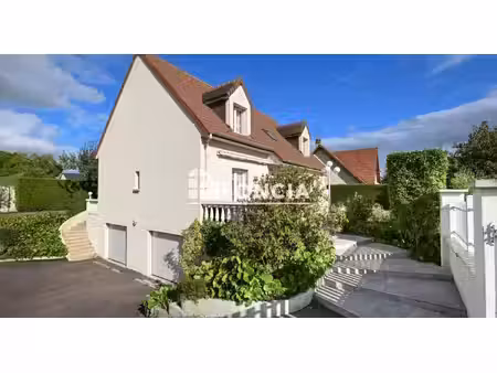 maison de bonne construction au calme - 4 chambres - sous/sol complet