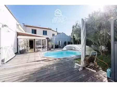 maison 5 pièces 168m2 avec piscine sur une parcelle de 410m2