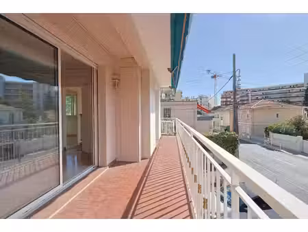 juan-les-pins – 3 pièces à rénover – terrasse – garage 18 m² – proche plages et commerces