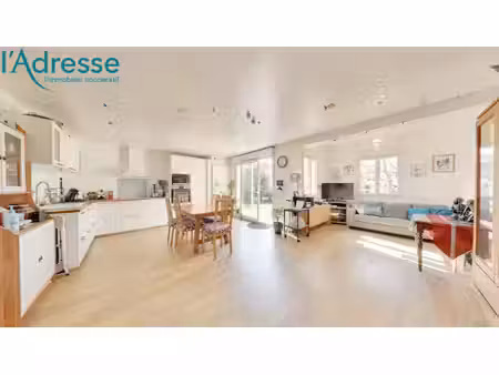 vente appartement 3 pièces  77.00m²  bry
