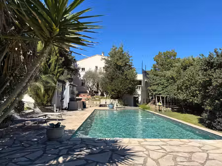 belle et grande maison traditionnelle en campagne d'aubagne