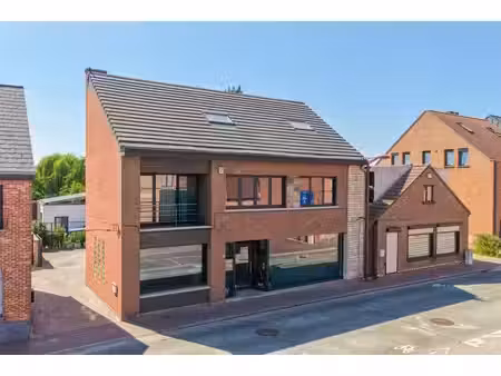 maison spacieuse avec local commercial à perk