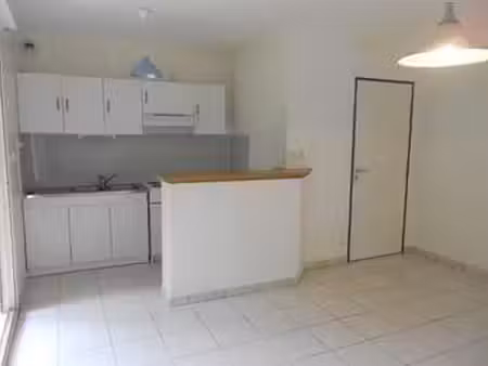 location appartement 2 pièces à guingamp (22200) : à louer 2 pièces / 42m² guingamp