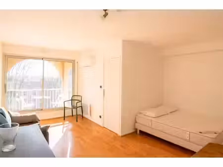 a louer narbonne t1 bis meuble avec terrasse et climatisation