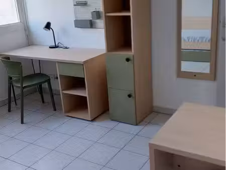 studio meublé et équipé refait à neuf
