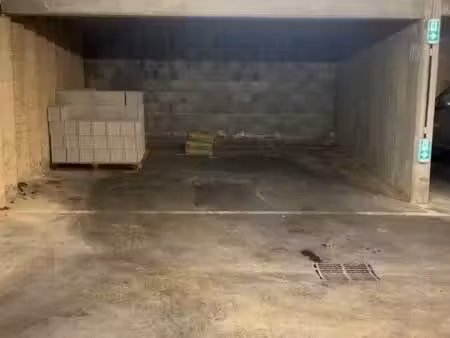 grand garage fermé