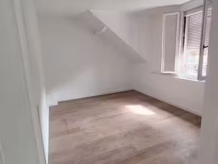 à louer maison de ville sans extérieur
