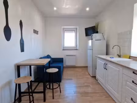 beau t1 meublé 25m² - vue quais & calme - proche gare/centre - sans frais