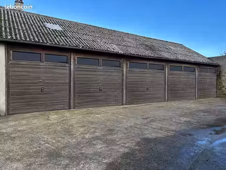 location garage ou box avec une cours fermé