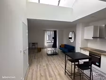 grand t2 meuble avec parking et piscine