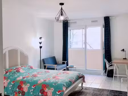 grande chambre 18m2 à 3 min du metro 8