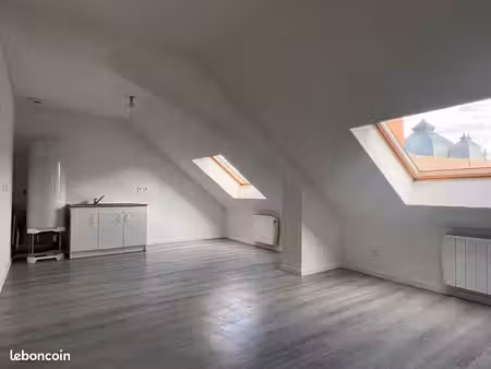 t3 meublé ou vide 590 euros
