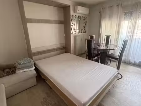 grand studio meublé et pisciness bail de 3 mois