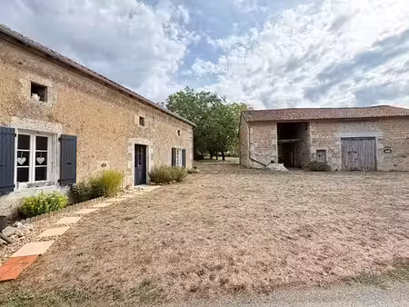 vente maison 3 pièces 72 m² à nanteuil-en-vallée (16700)  62 600 €