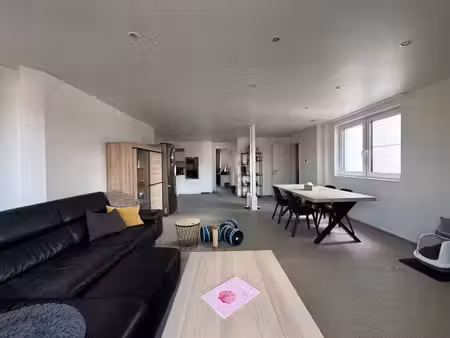 appartement avec 3 chambres + grande terrasse + parking pri