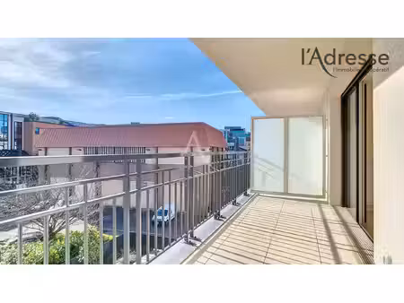 vente appartement 3 pièces  61.00m²  suresnes