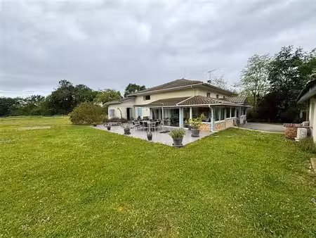 grande maison de caractère totalement rénovée avec studio indépendant  grange et terrain i