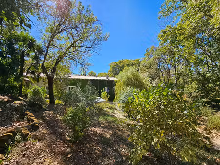 ancien moulin rénové avec gites et dépendances
