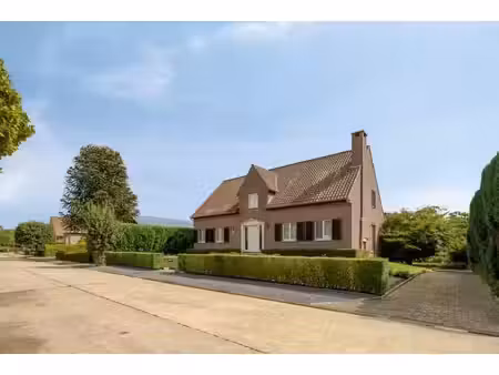 spacieuse villa avec 4 chambres à betekom