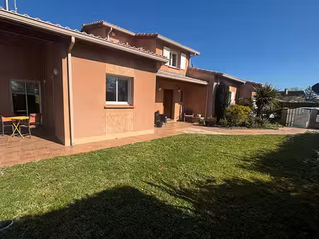 villa castanet tolosan 5 pièce(s)   en impasse  proche des commodités avec piscine