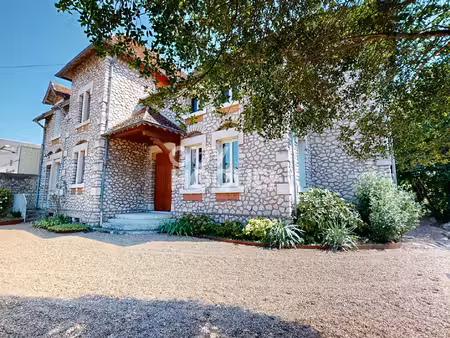 villa/propriété d'exception aux multiples possibilités : maison familiale  dépendance et p