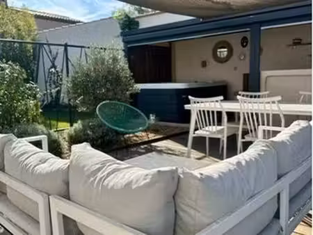 studio bas de villa tout compris meublé 27 m² avec jardin privatif  spa  plancha et climat
