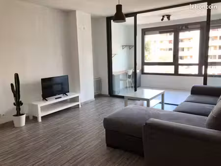 appartement 2 pièces + place de parking privative