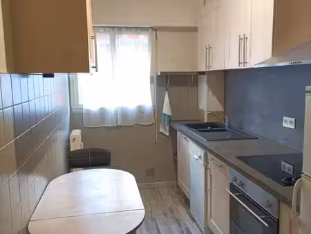 appartement 30m². 1 pièce + cuisine séparée. terrasse
