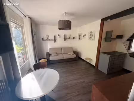 t1 meublé avec terrasse  piscine et tennis