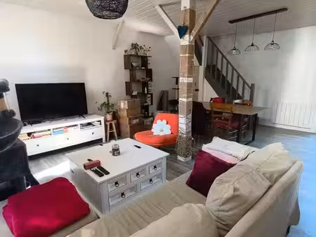 t3 - 760 - eau comprise -non meuble -avec cours interieur