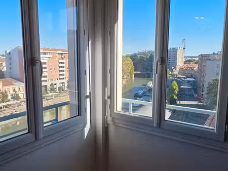 t3 de 61 m2 avec une place de parking  port st sauveur