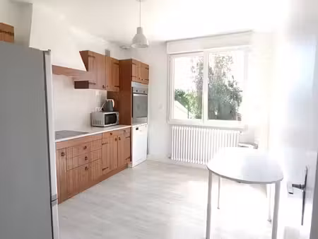 appartement t5 lumineux avec extérieur partagé