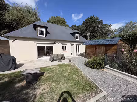 maison rénovée au coeur d'un bourg avec commodités