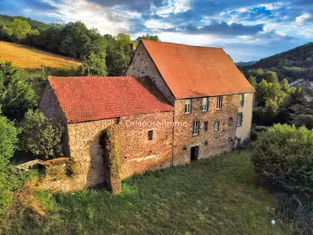 grande maison avec dépendances sur 7000 m²