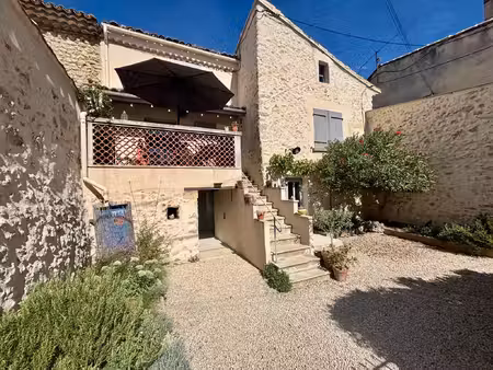 maison de village avec jardin  terrasse et garage. vue vento
