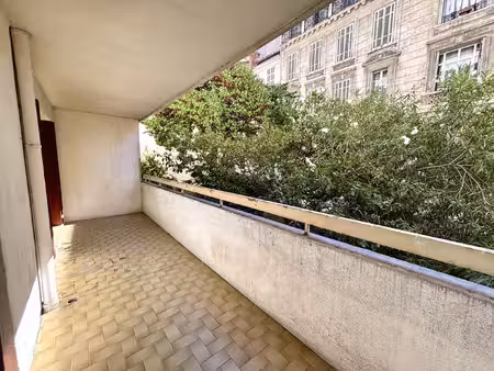 t2 de 40m2 avec terrasse - secteur cour lieutaud / préfectur