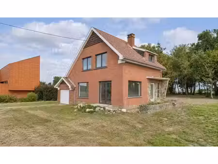 maison 4 façades avec 3 chambres et garage sur 19 a 10 ca