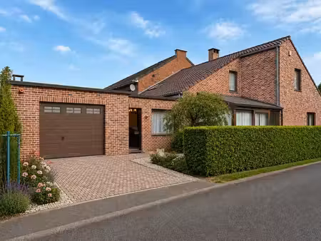 coquette maison très bien entretenue  possibilité de bureau