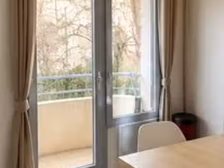 studio meublé 15 m² avec balcon – lyon 7e – 590 cc