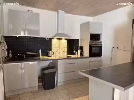 maison t3 avec jardin et clims  dans le centre du village de st chaptes