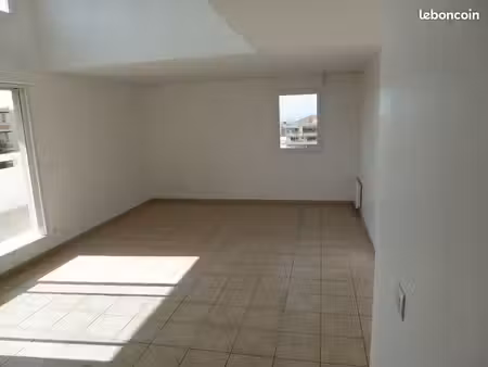 appt t5 duplex- marseille sttronc