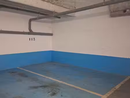 place de parking / aubervilliers / proche métro 7 et 12 / immeuble récent et sécurisé