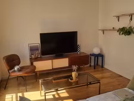 t2 meublé 43m² refait à neuf - oberkampf