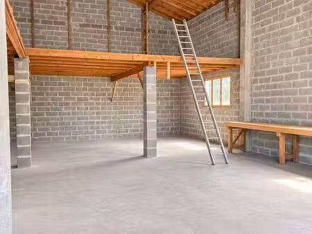 hangar à louer à échillais – environ 250 m² + grand espace extérieur